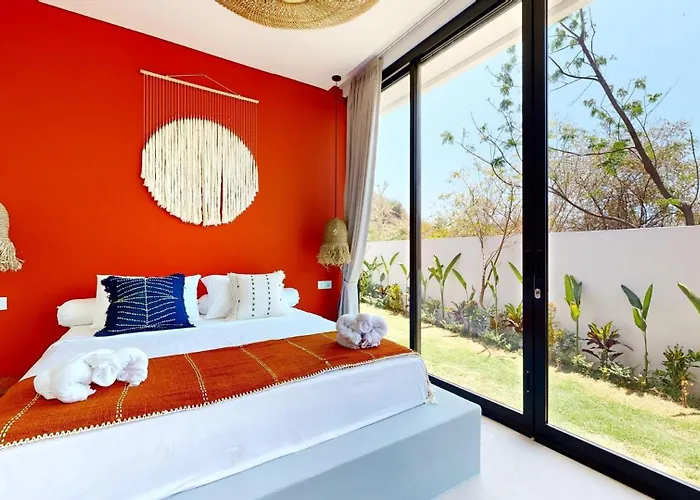 Bacchanalia - 2 Bedrooms-pool-garden-rooftop Vakantiehuis Amed